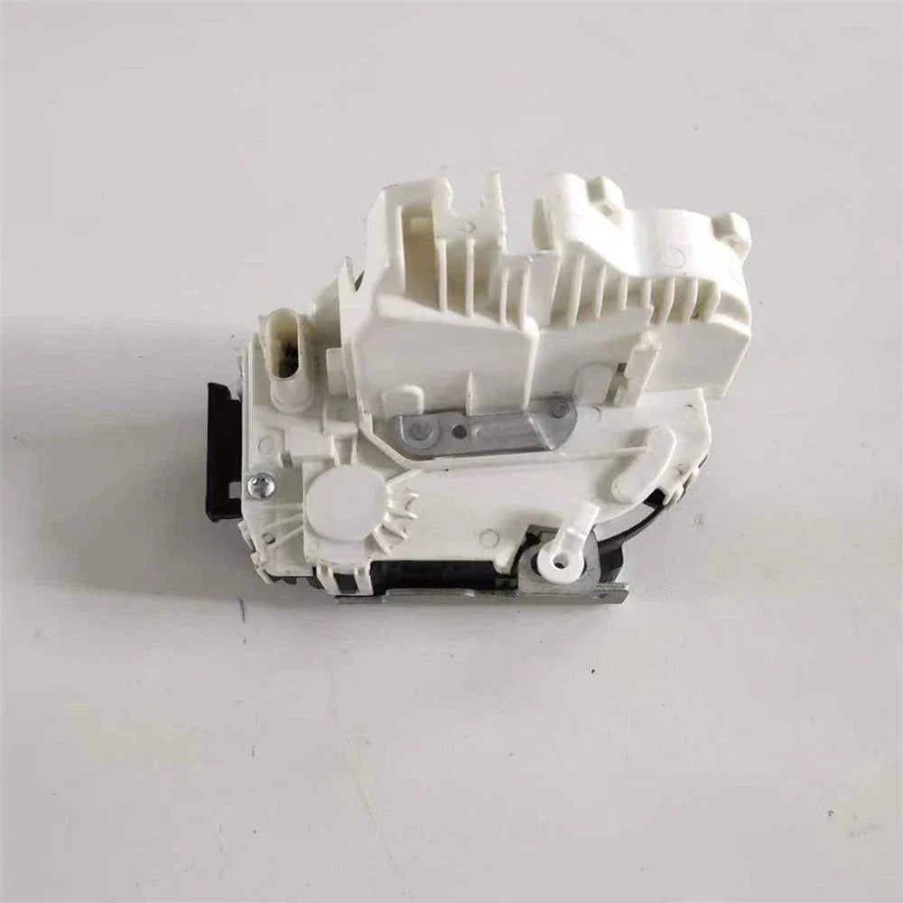 Front Power Door Lock Actuator Latch Assembly RH for Chrysler Dodge (2005-2010)