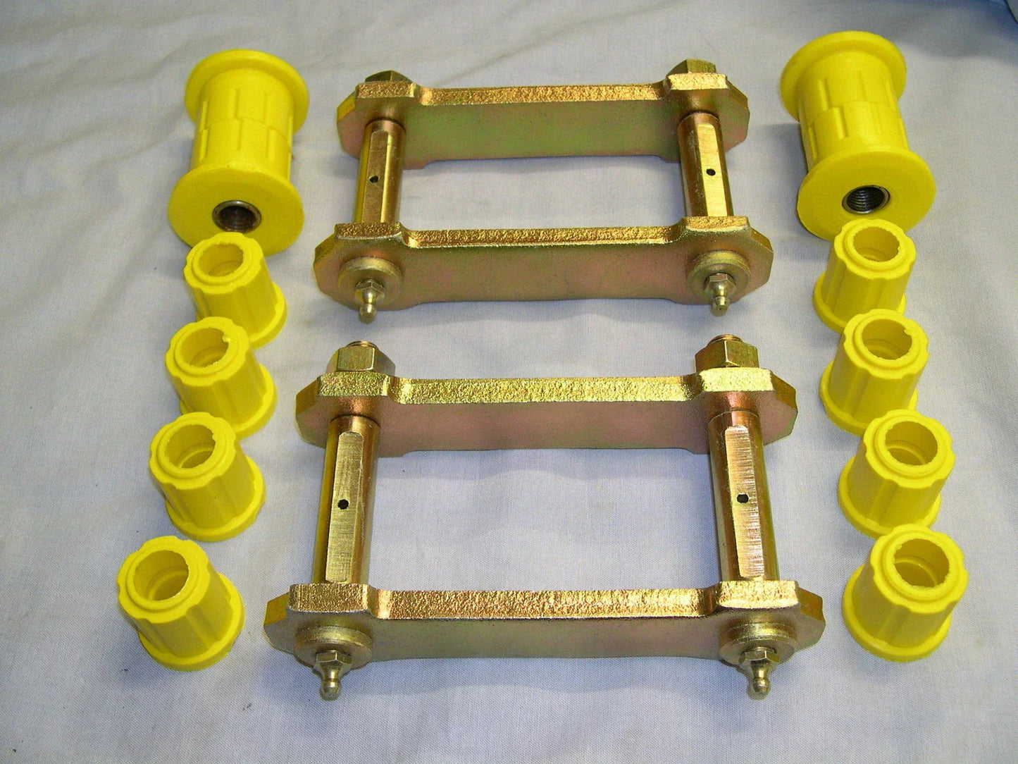 Extended Rear Spring Shackles & Poly Bush Kit for Holden TF Rodeo (1988-2002)