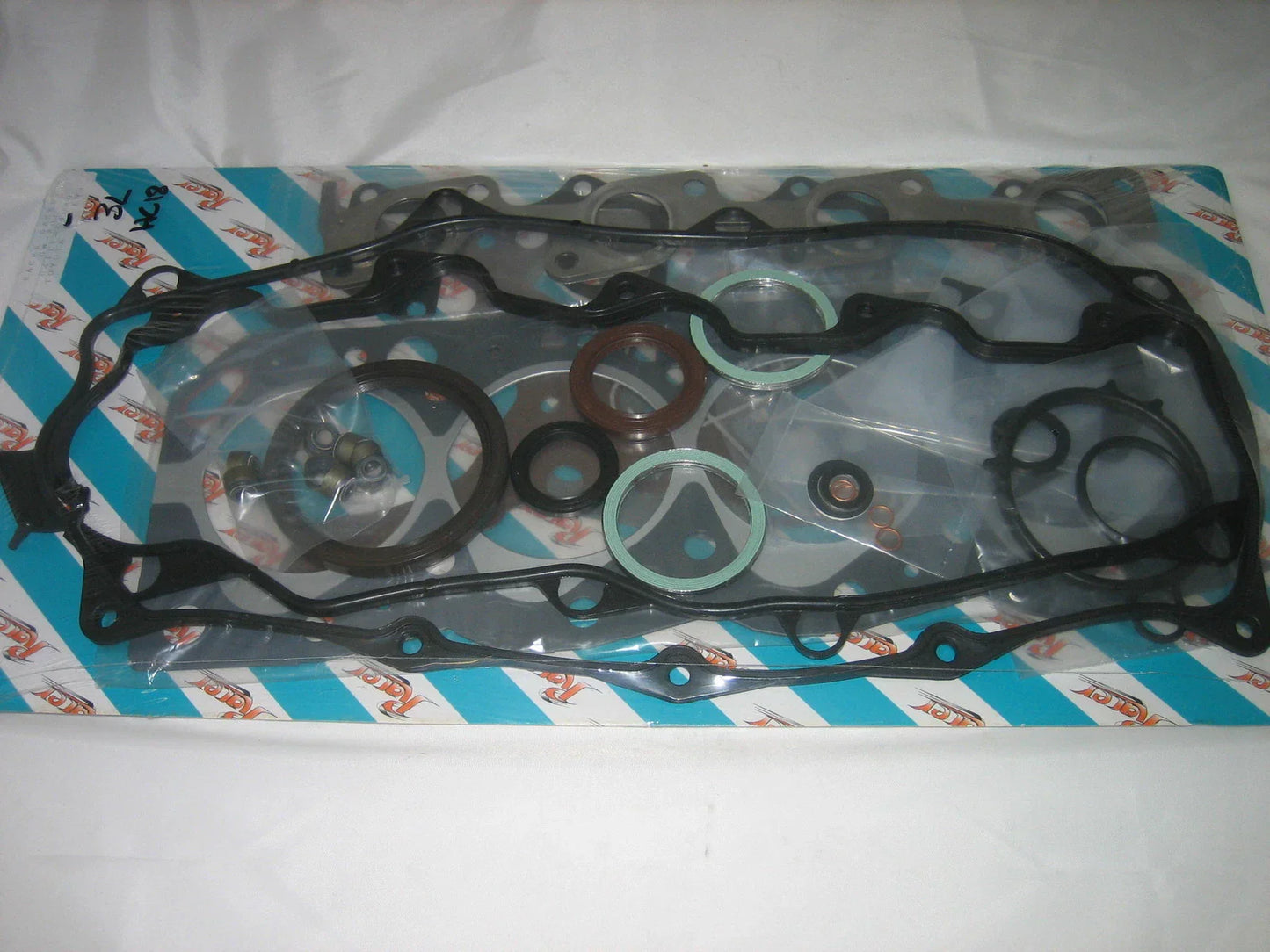 Engine Overhaul Gasket Set for Toyota Hilux LN106 2.8L Diesel (1984-1997)
