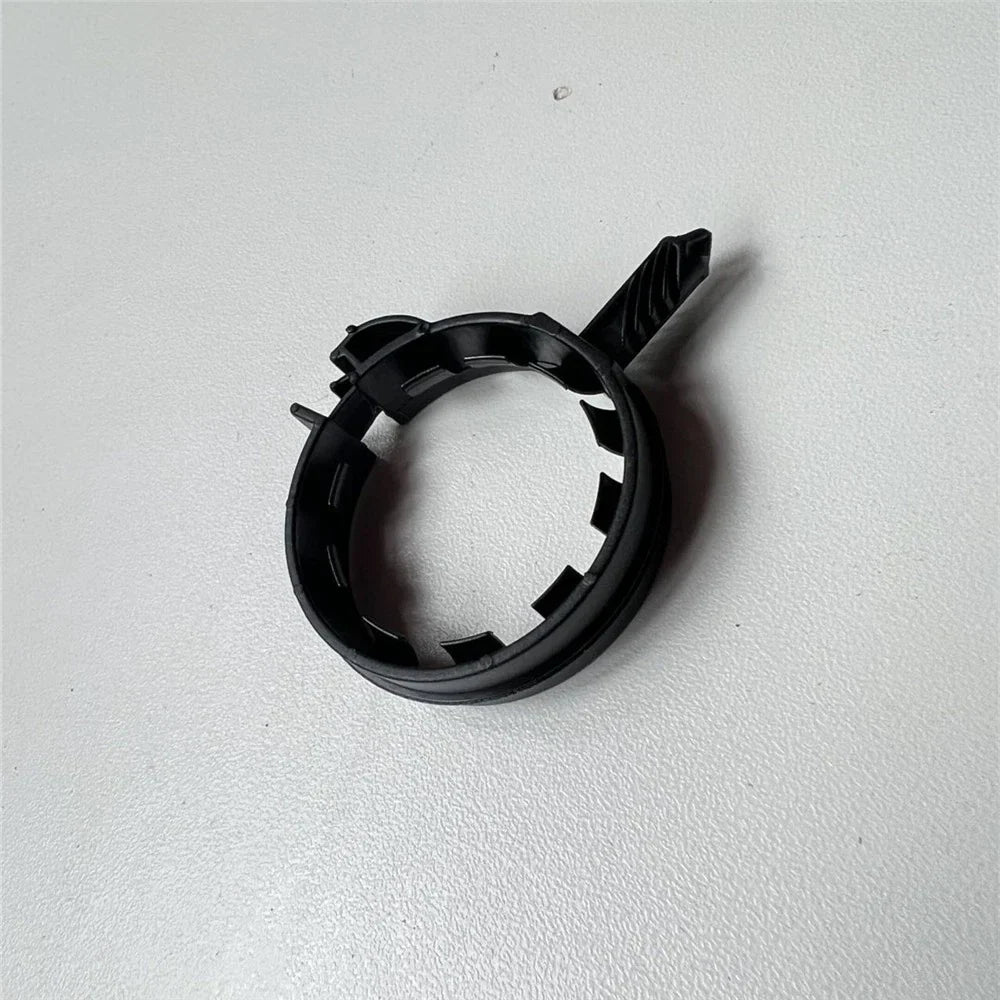 Upper Radiator Hose Clip for 2005 Chevrolet Silverado (2005)