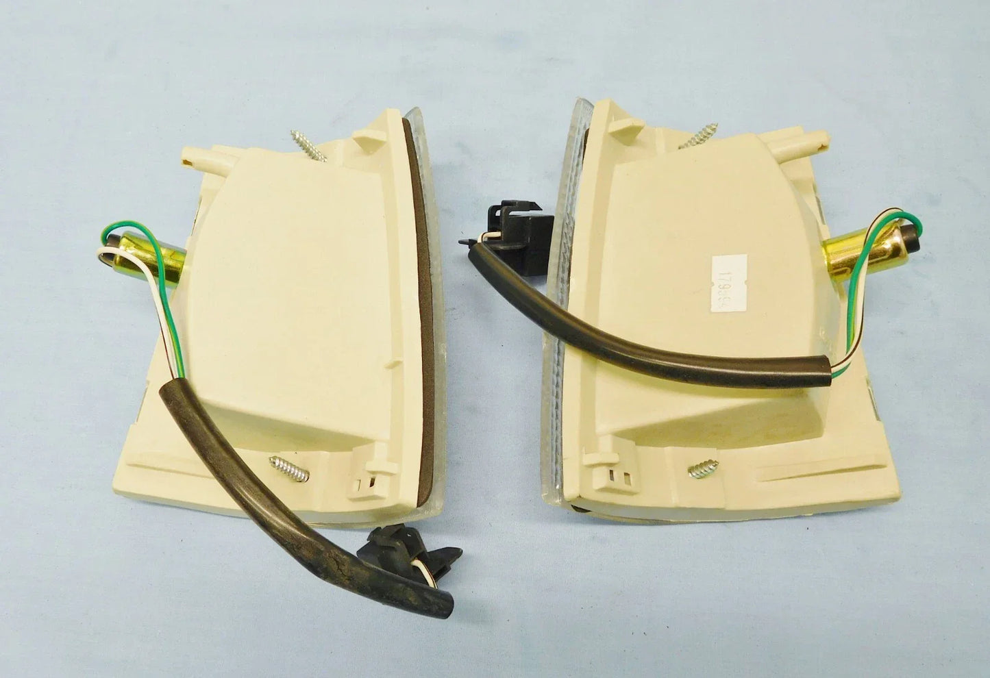 Pair of RH & LH Front Corner Park Lights for Mazda Bravo (1985-1995)