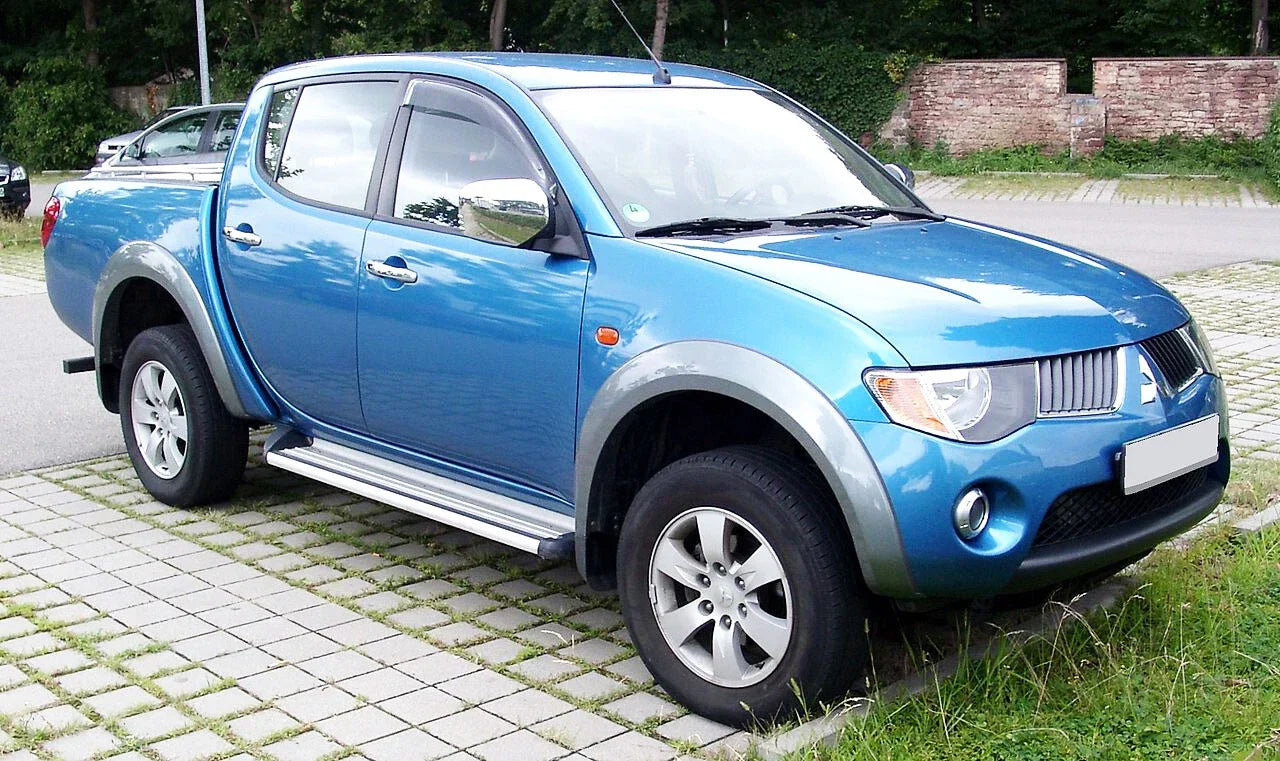 4 x 4WD PVC Side Cabin Rear Sticker Decal for Mitsubishi Triton L200 (05-14)