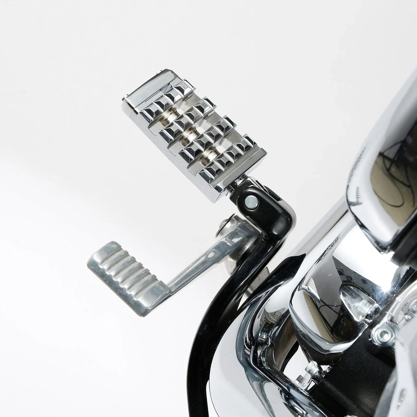 Chrome Driver Foot Pegs for Harley Softail Low Rider Fat Bob (2018-2025)