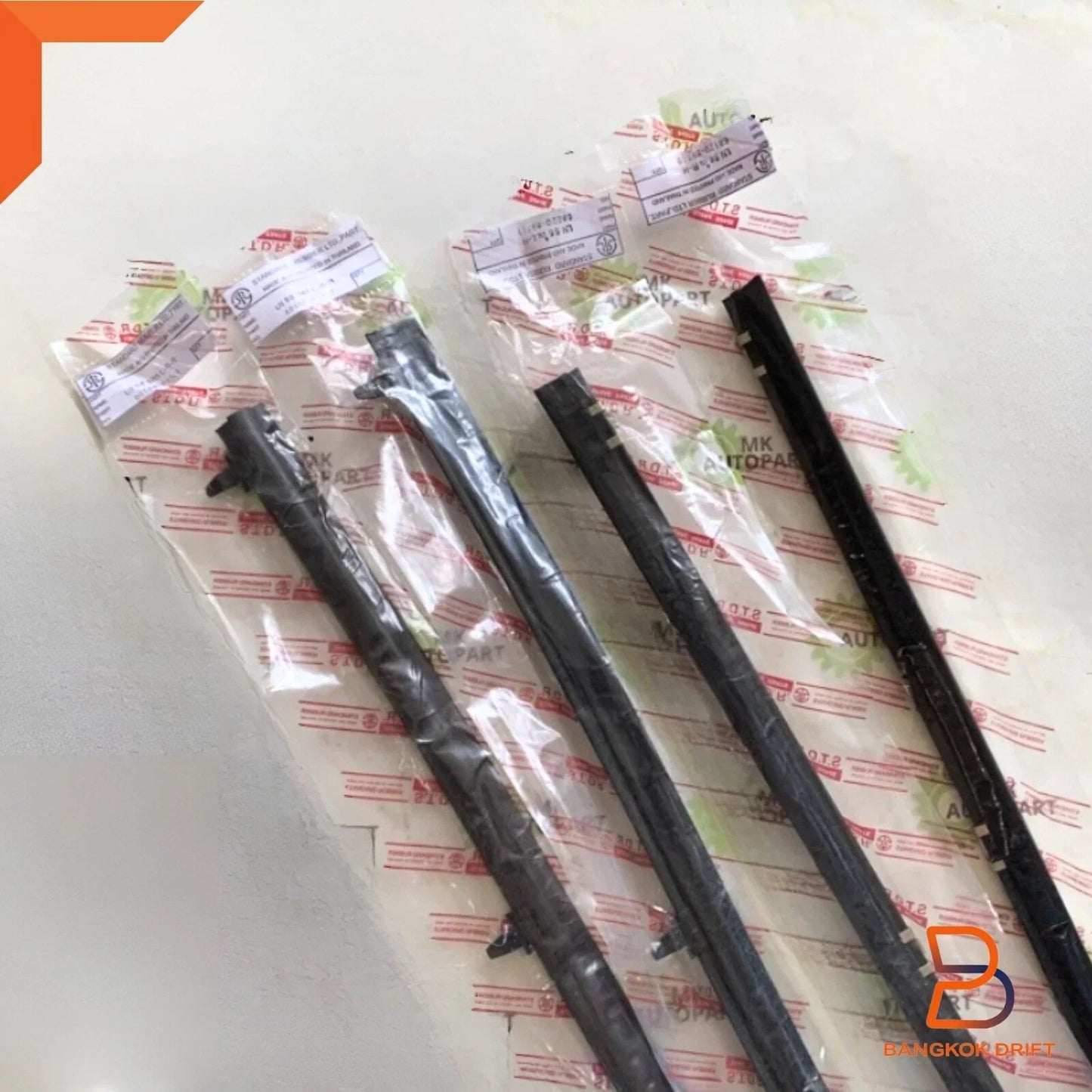 Inner Outer Weatherstrip FR Door Glass for Toyota Hilux 84-89, 4Runner 84-89