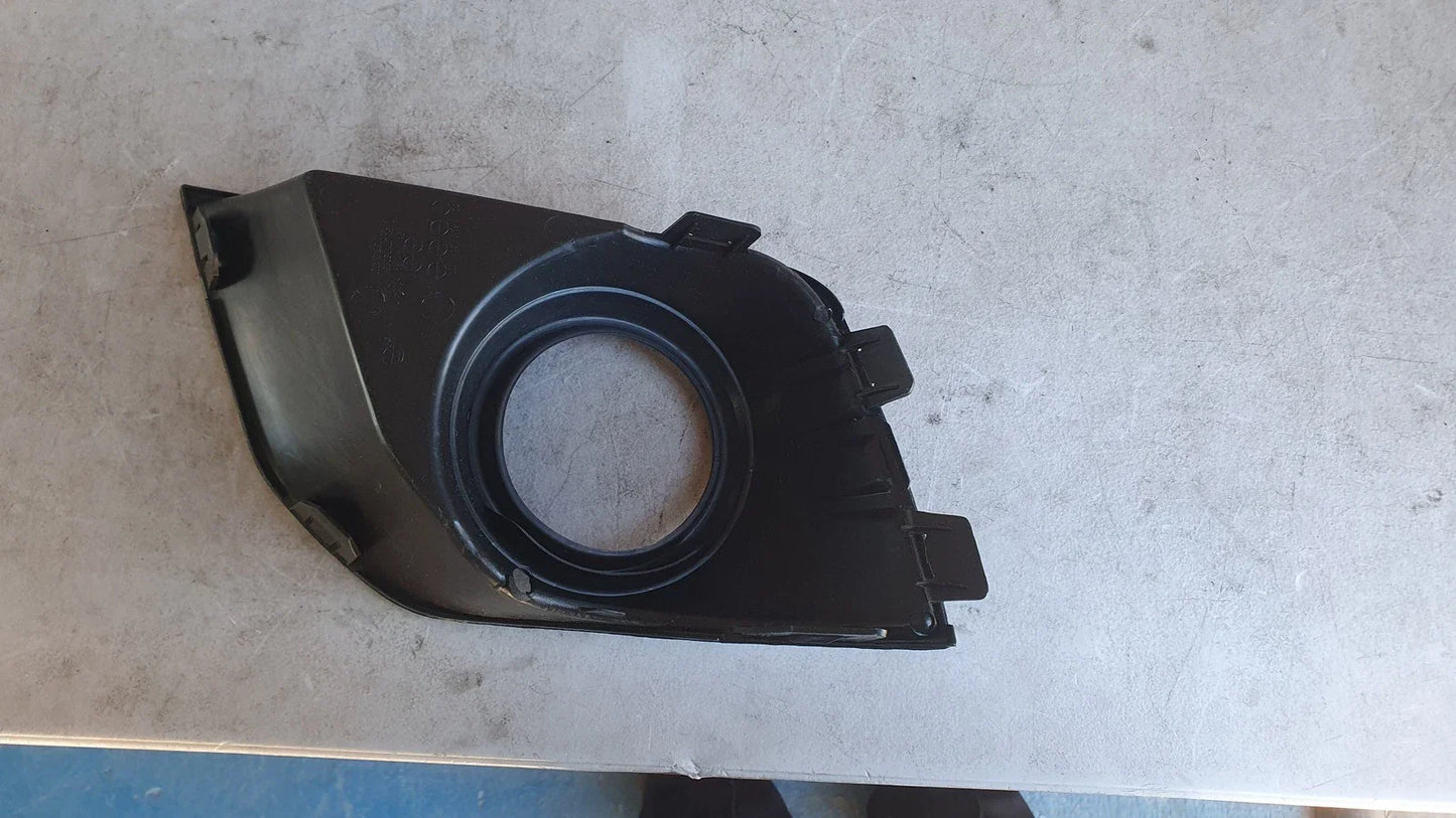 Front Bar Grille With Fog Light Mount Right Side for Mitsubishi ASX (2010–2017)