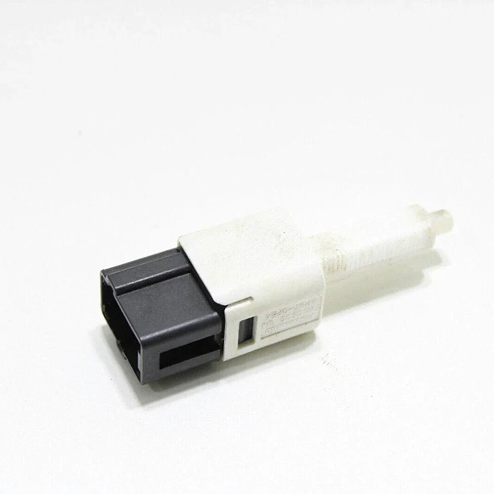 Front Left Brake Light Switch for Nissan (F85CS23)