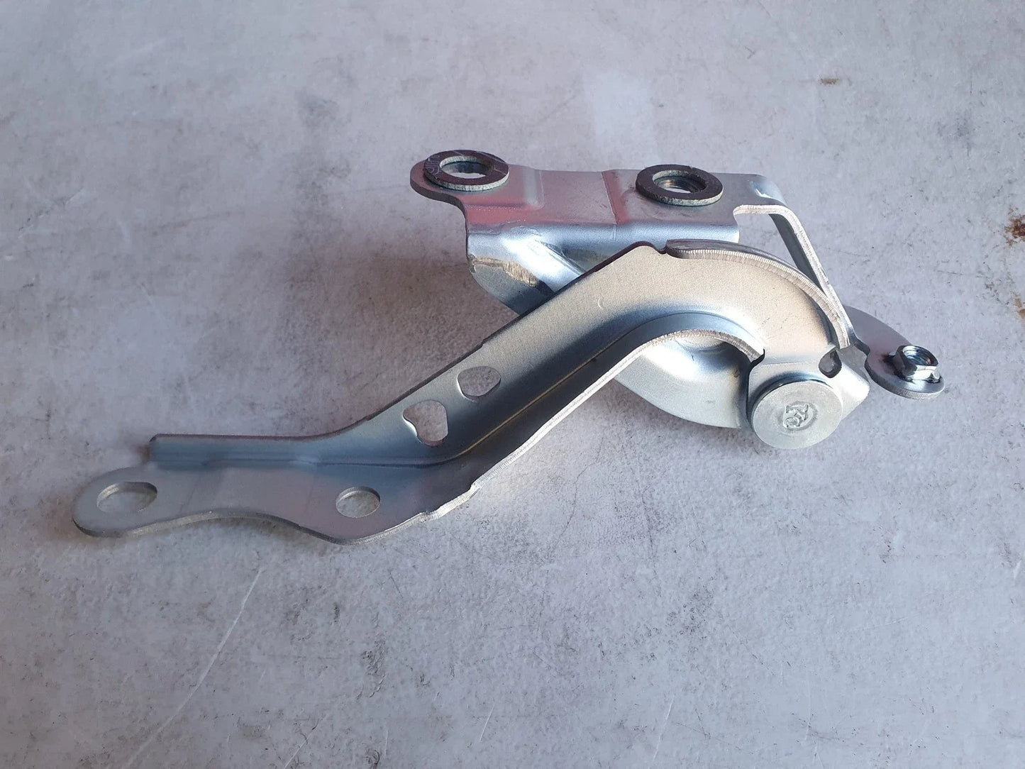Bonnet Hinge Left Side Front for Toyota HiAce (2005–2019)