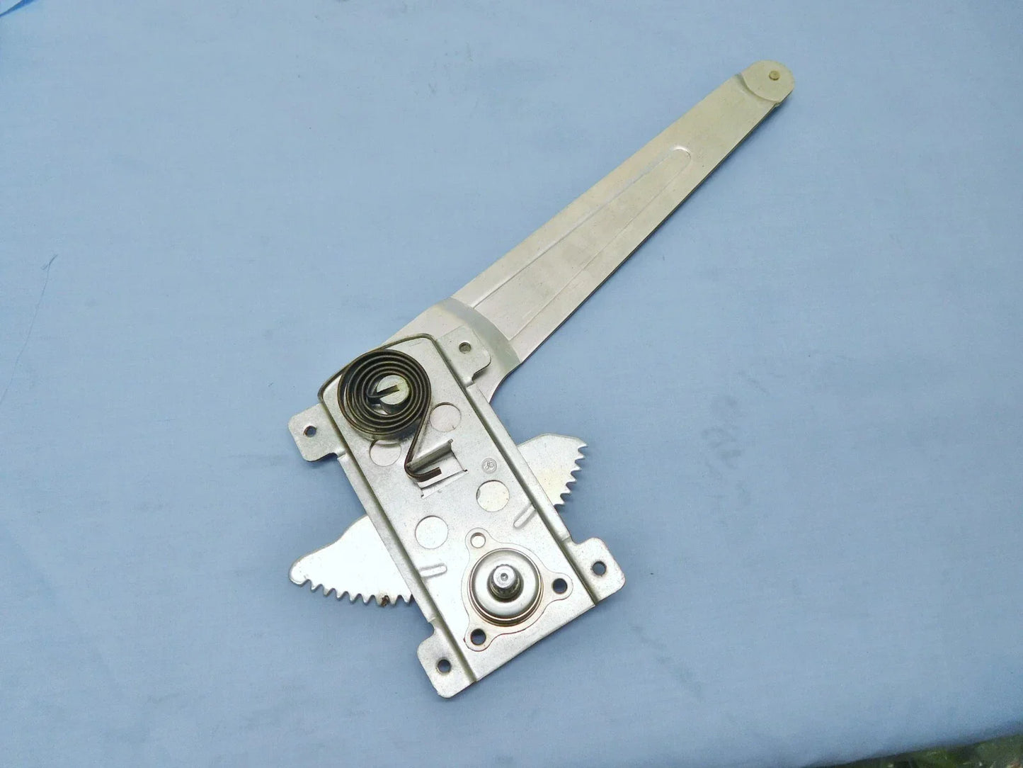 LH Front Door Window Regulator for Land Cruiser HJ45 HJ47 (1979-1984)