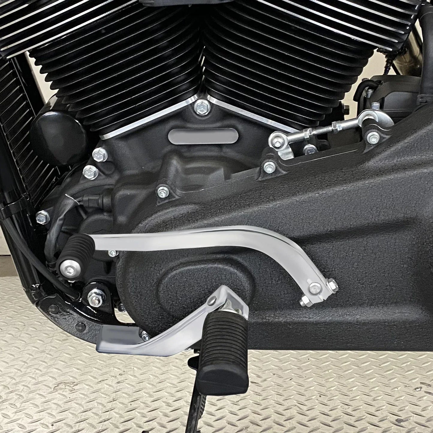 Mid Controls Shifter Side Set for Harley Fat Bob FXFB Sport Glide (2018-2025)