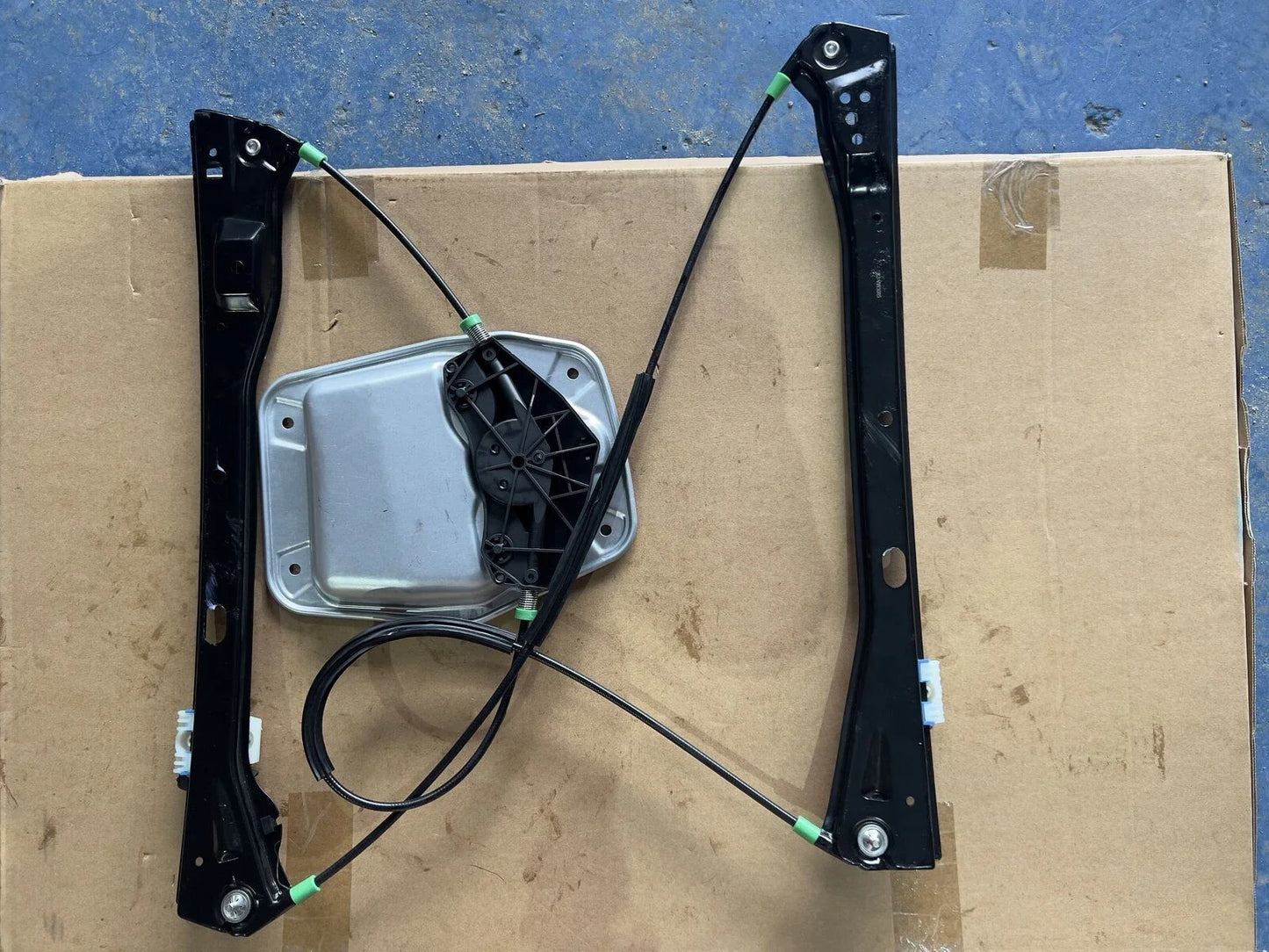 Front Left Window Regulator W/O Motor W/Panel for VW Golf Hatch (2004–2010)