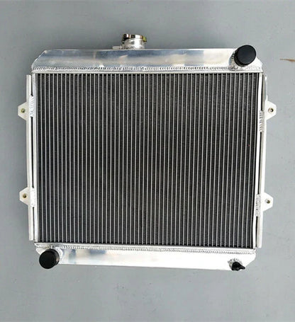 3 Core Aluminum Radiator + Red Hose for HILUX RN105 RN106 RN130 22R (1995-2005)