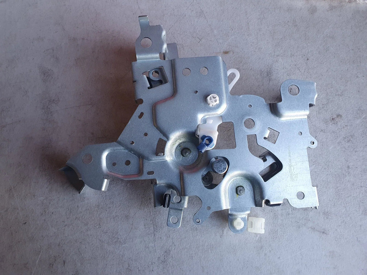 Lock Remote Manual Mechanism Left Sliding Door for Toyota HiAce (2005–2019)