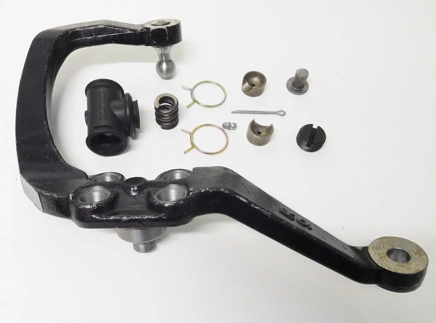 RH Steering Boomerang Swivel Arm & Ball Cup for Hilux YN55 YN65 (1984-1988)