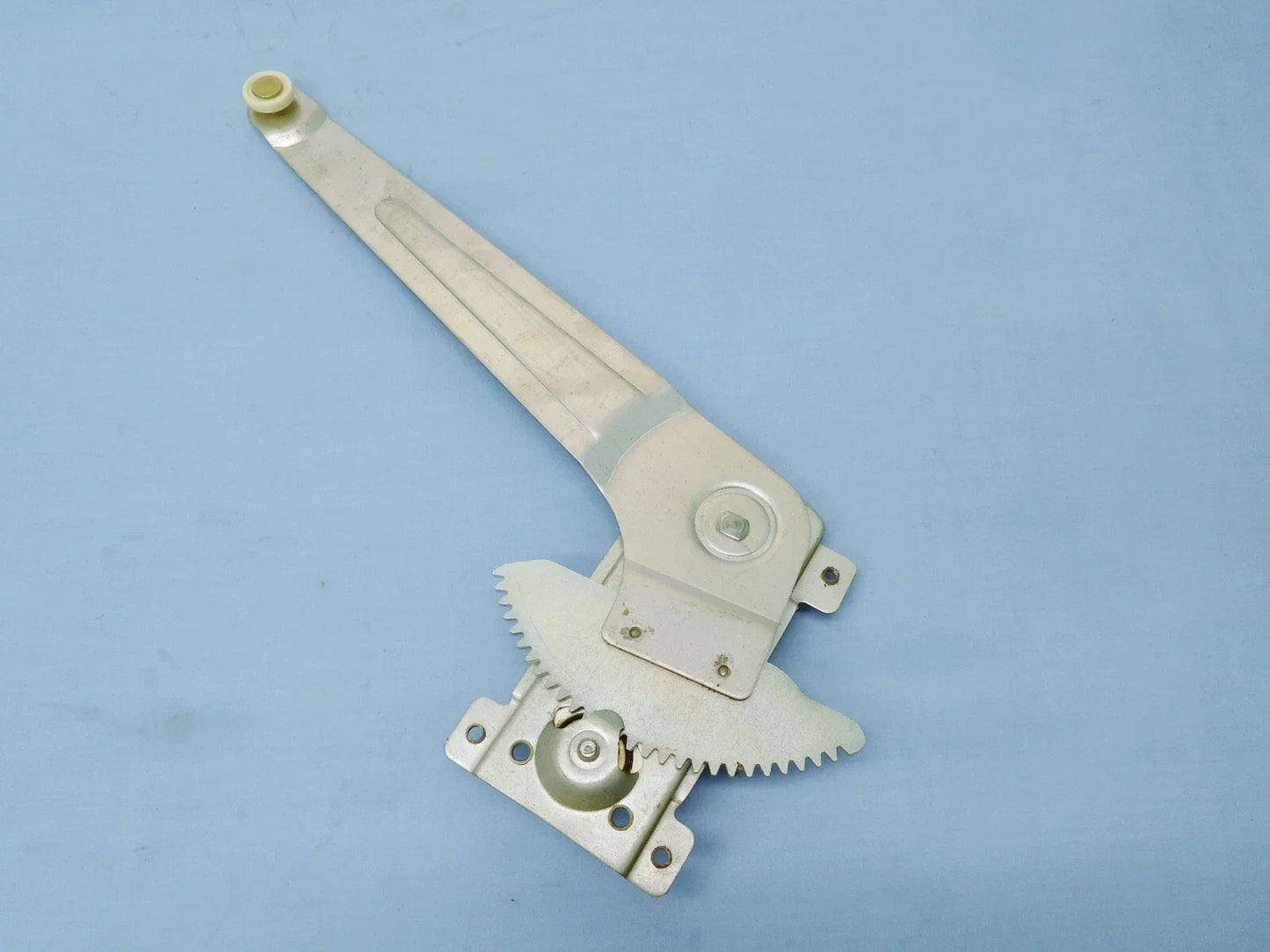 LH Front Door Window Regulator for Land Cruiser FJ40 BJ40 BJ42 (1979-1984)