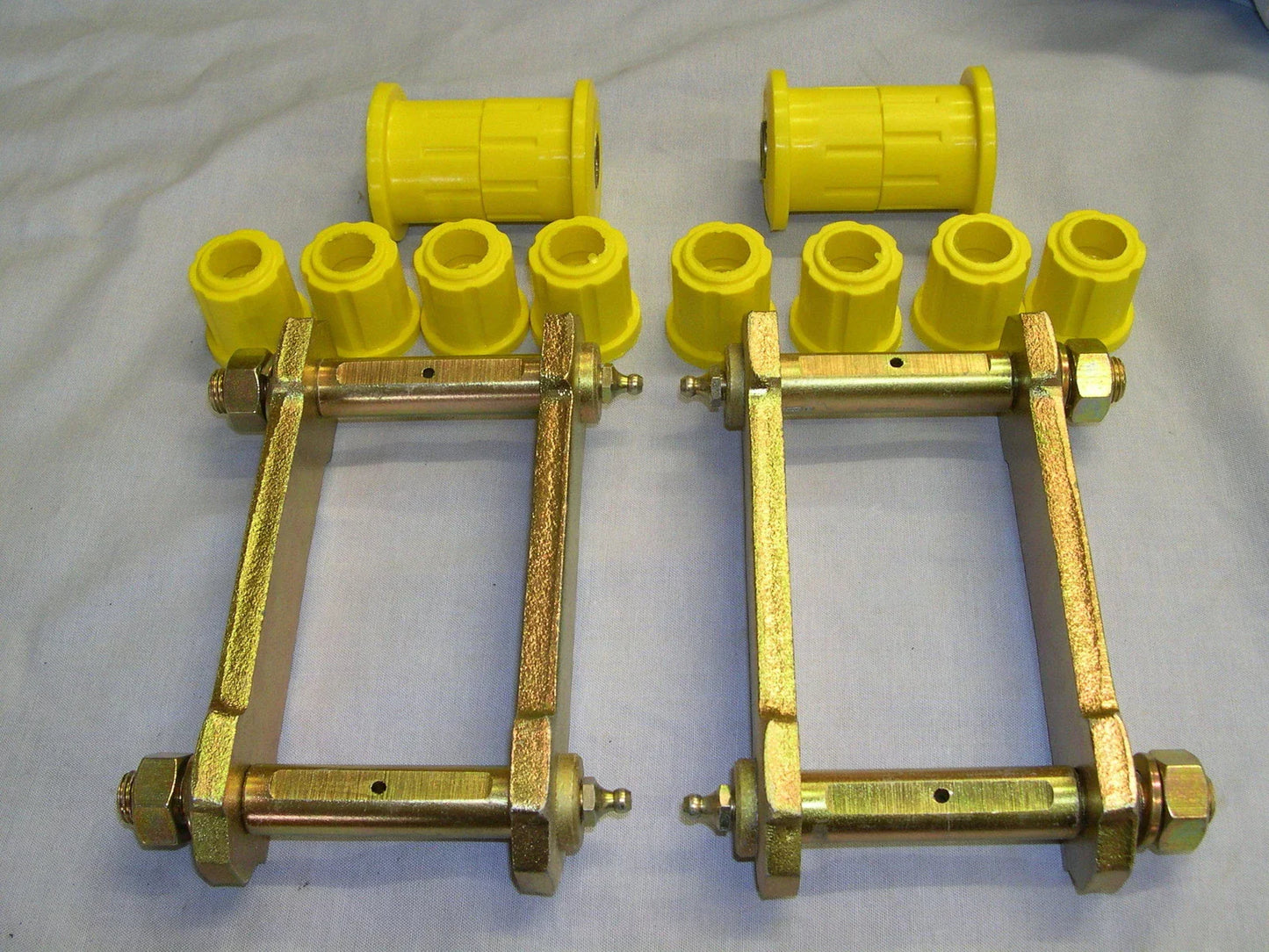 Extended Rear Shackles & Poly Bush Kit for Holden Rodeo KB TF (1984-1996)