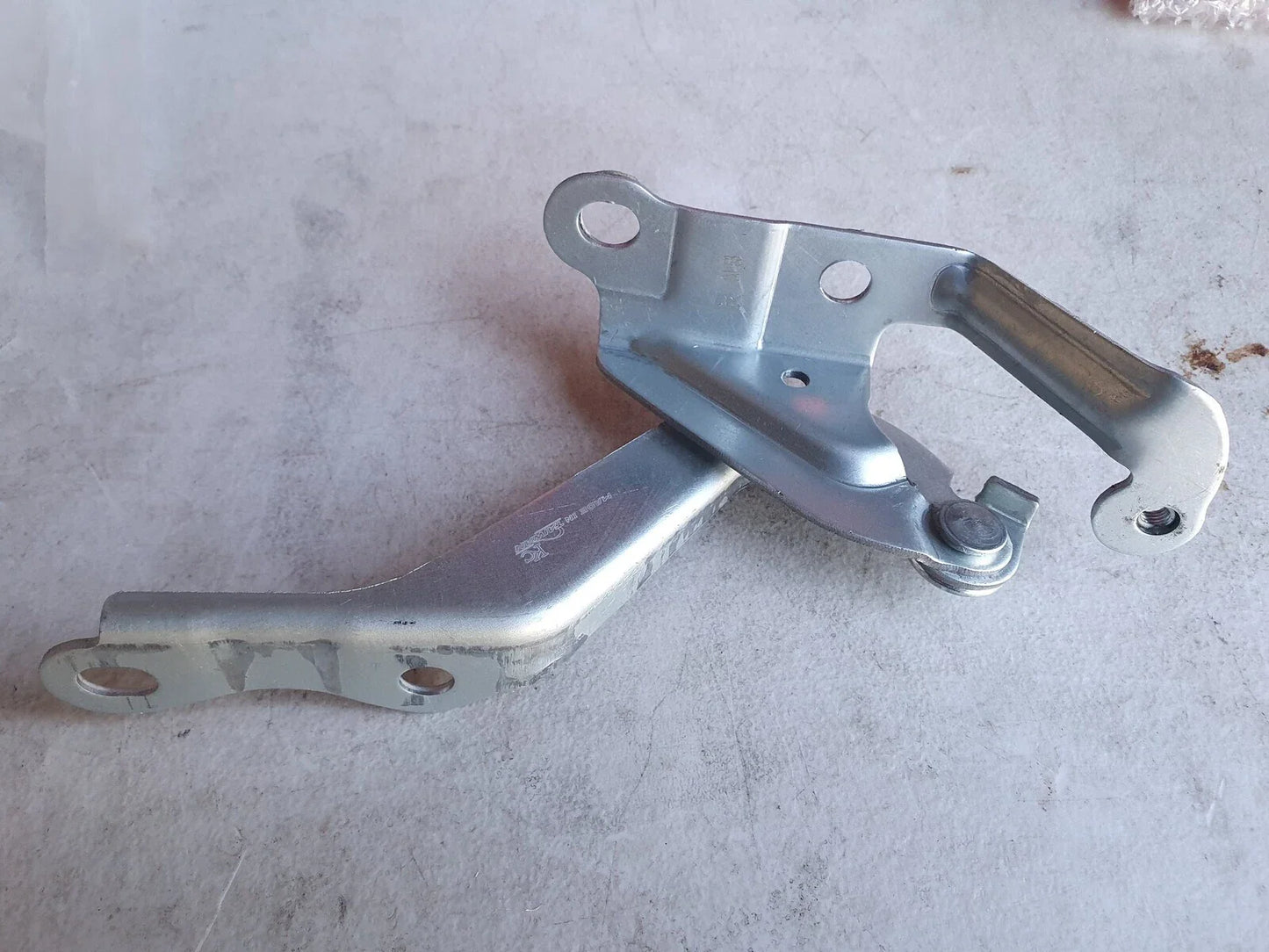 Bonnet Hinge Right Side Front for Toyota HiAce (2005–2019)
