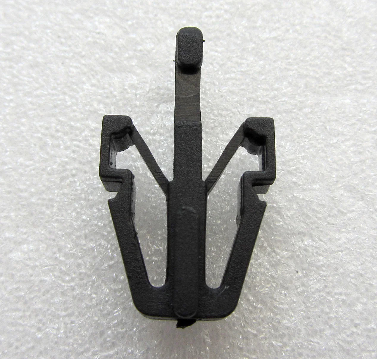 Grill Lock Clip for Isuzu D-Max, Holden Rodeo, Colorado, Mitsubishi L200 (2002-2023)