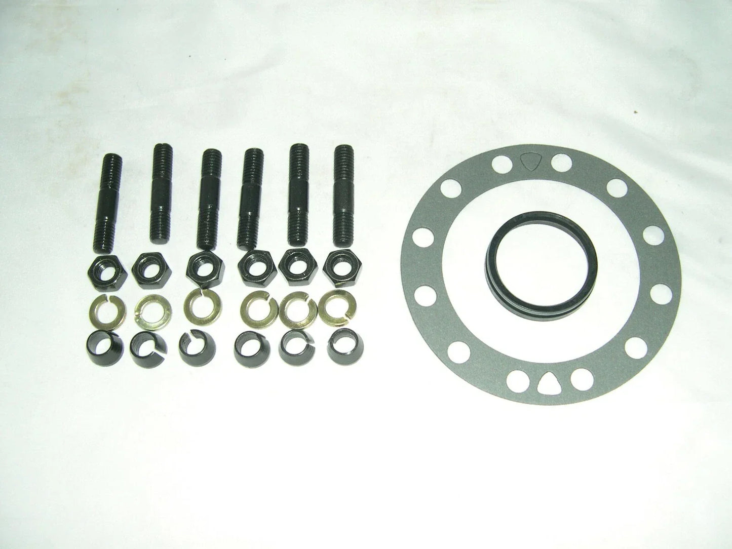 Rear Axle Hub Stud Repair Kit for Toyota Land Cruiser (1979-1999)