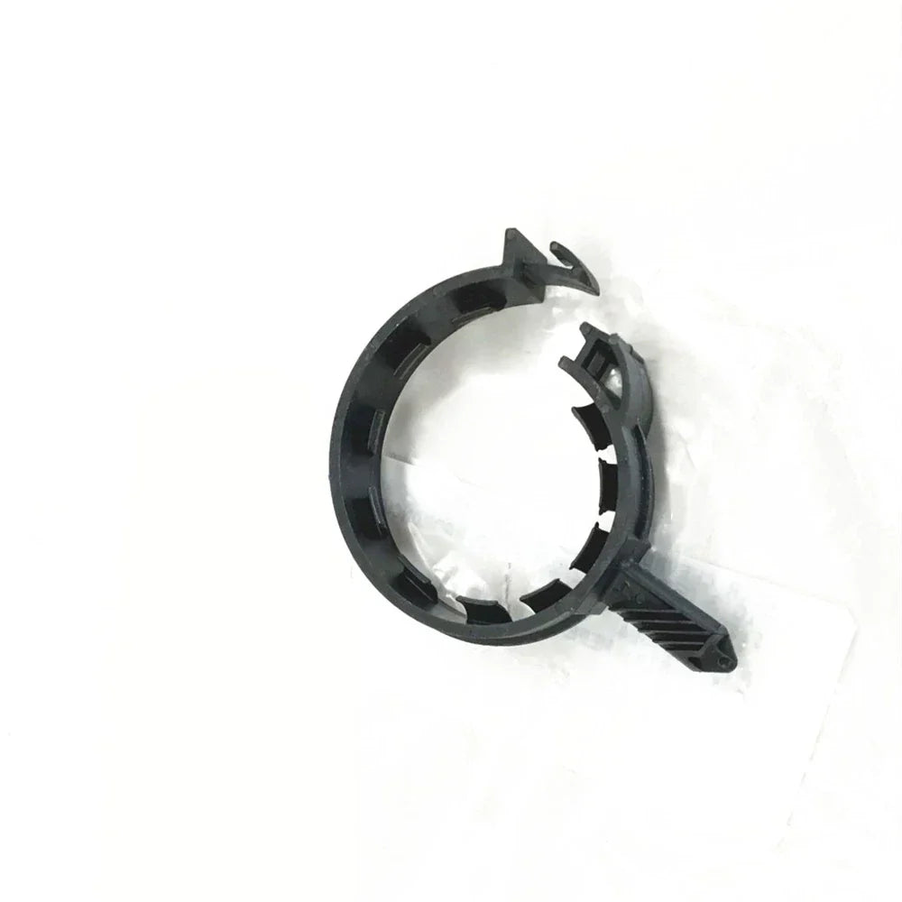 Upper Radiator Hose Clip for 2005 Chevrolet Silverado (2005)