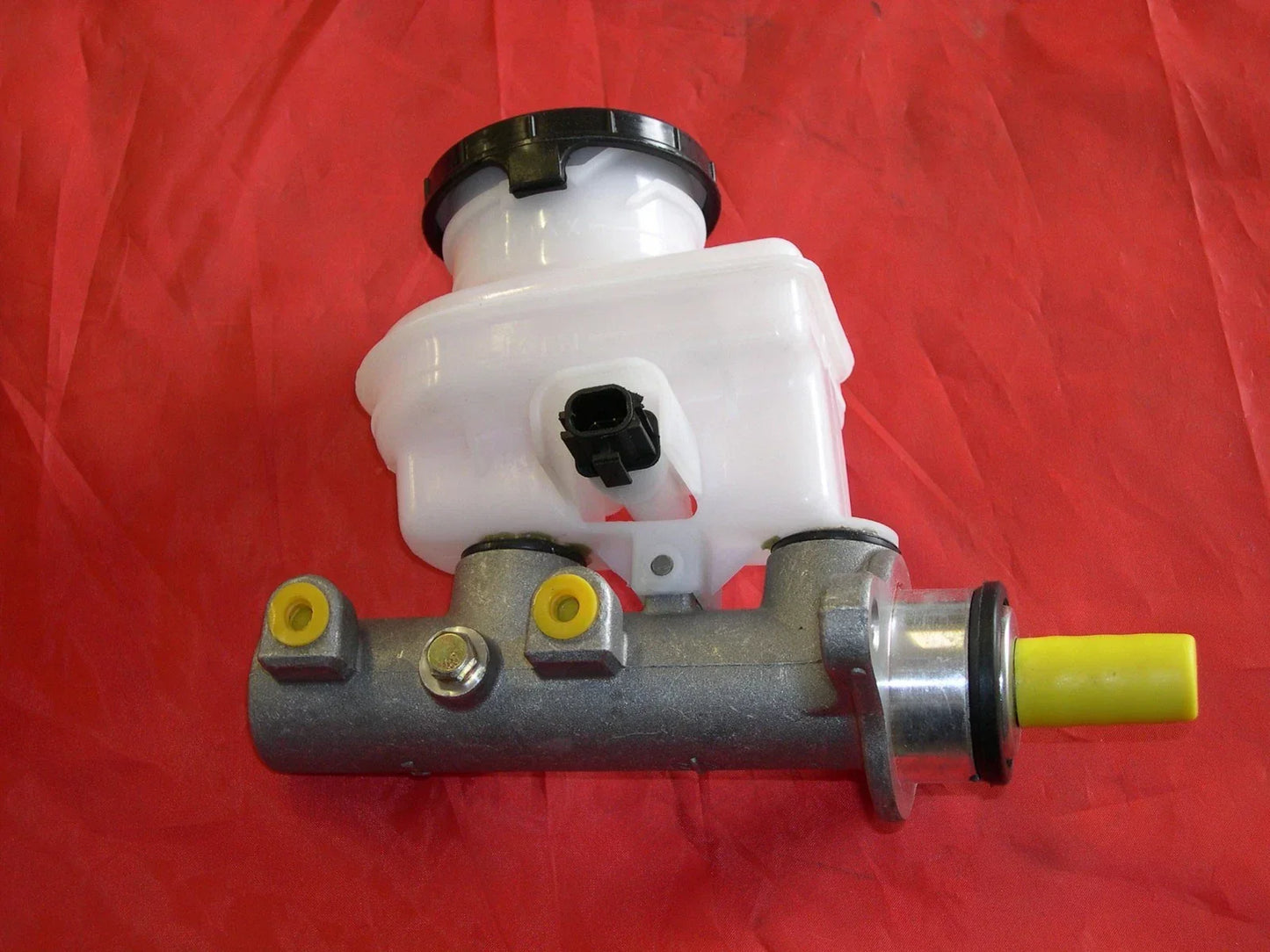 4WD Brake Master Cylinder for Isuzu D-Max (2008-2012)
