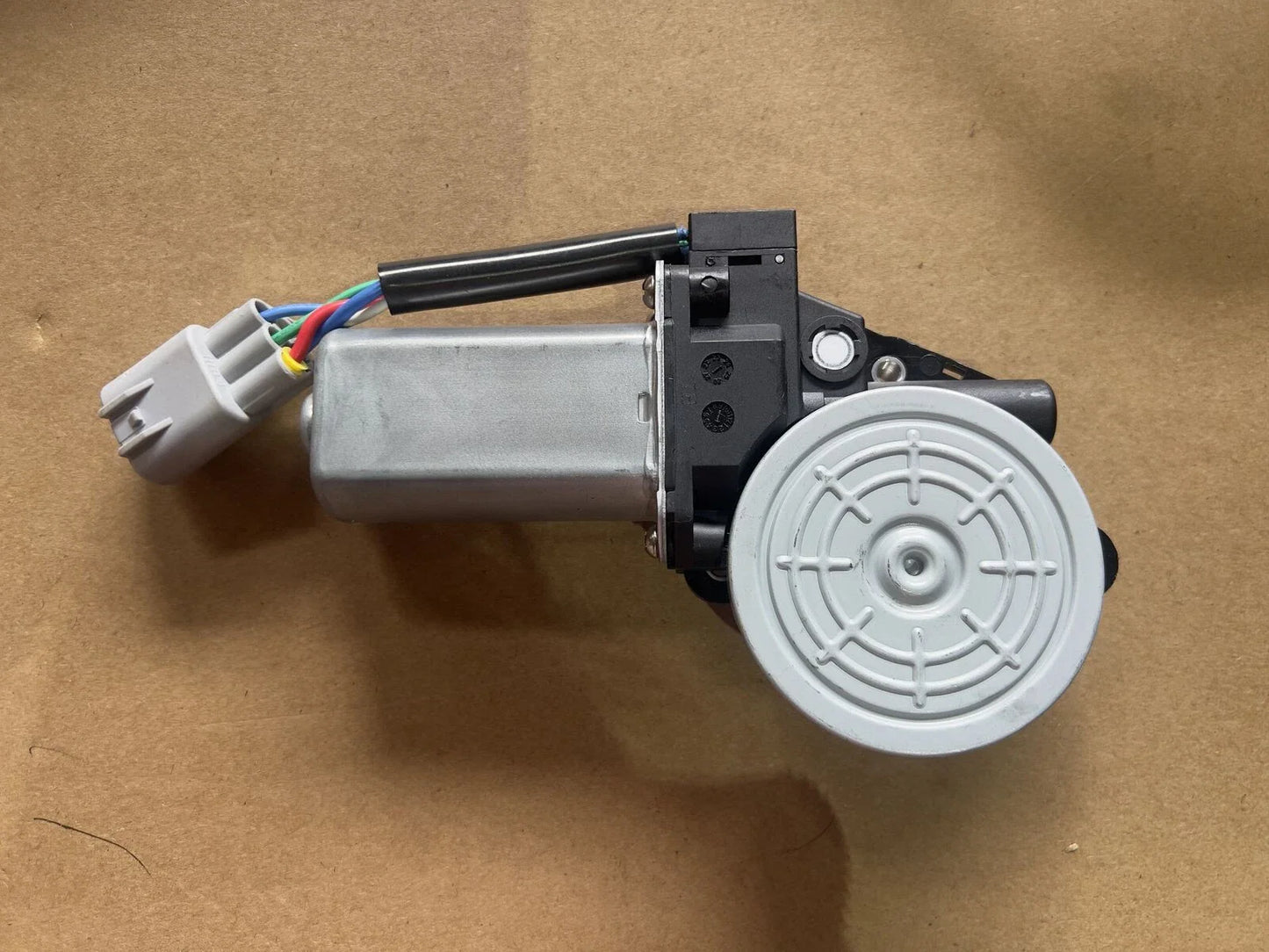 Front Left Window Lift Motor 5 Pins for Toyota Landcruiser J100 Series (1998–2007)