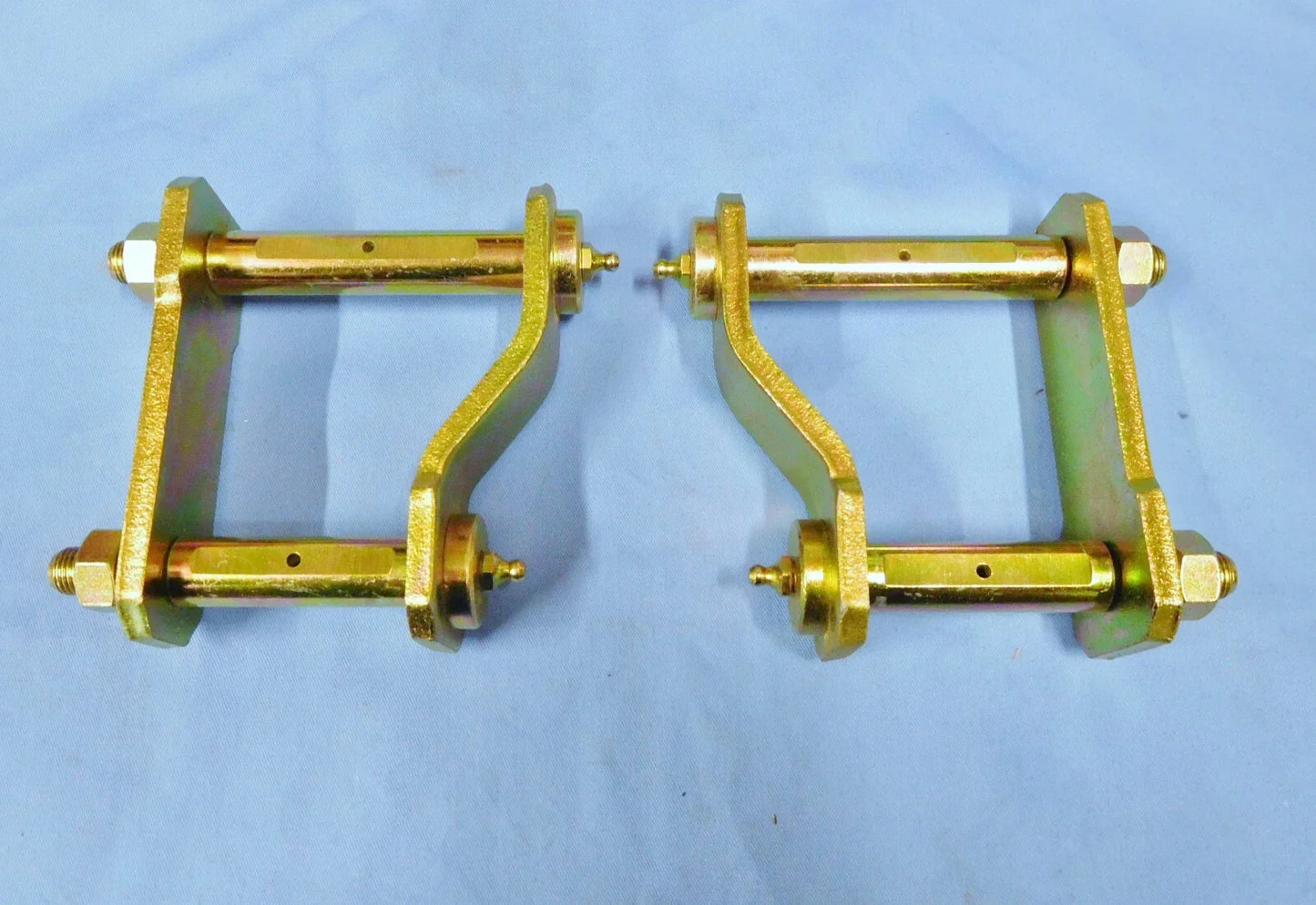 Rear Suspension Spring Greasable Shackles 2 x for Navara D40 (2005-2015)