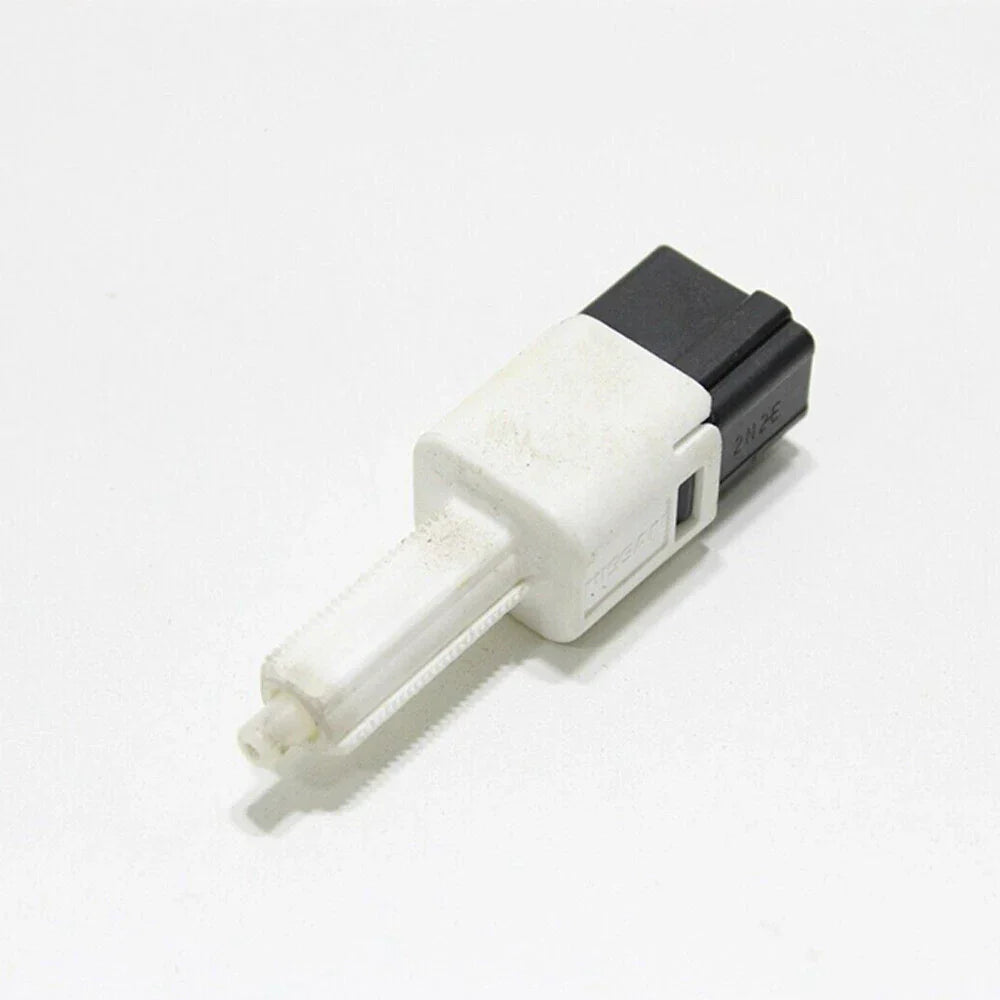 Front Left Brake Light Switch for Nissan (F85CS23)