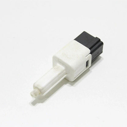 Front Left Brake Light Switch for Nissan (F85CS23)
