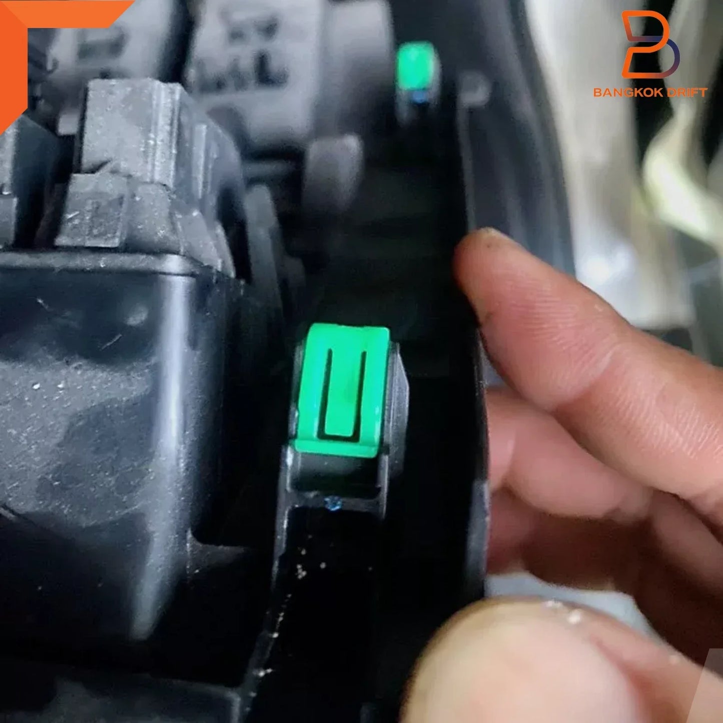 20 x Front Radio Console Dashboard Clips for Isuzu D-Max (2012-2019)