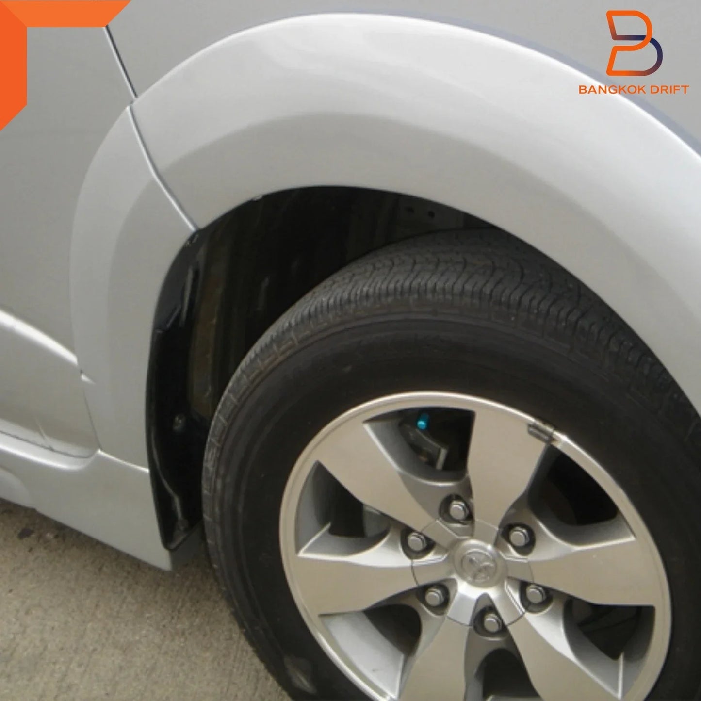 Silver Fender Flares Wheel Arches for Toyota Hiace Commuter (2005-2019)